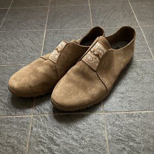 Woolrich suede slip on shoes in warm tan - like new!